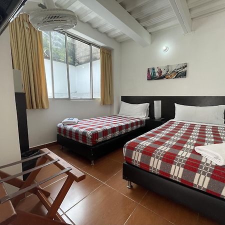 Hostal Lleras Calle 8 Medellín Eksteriør billede