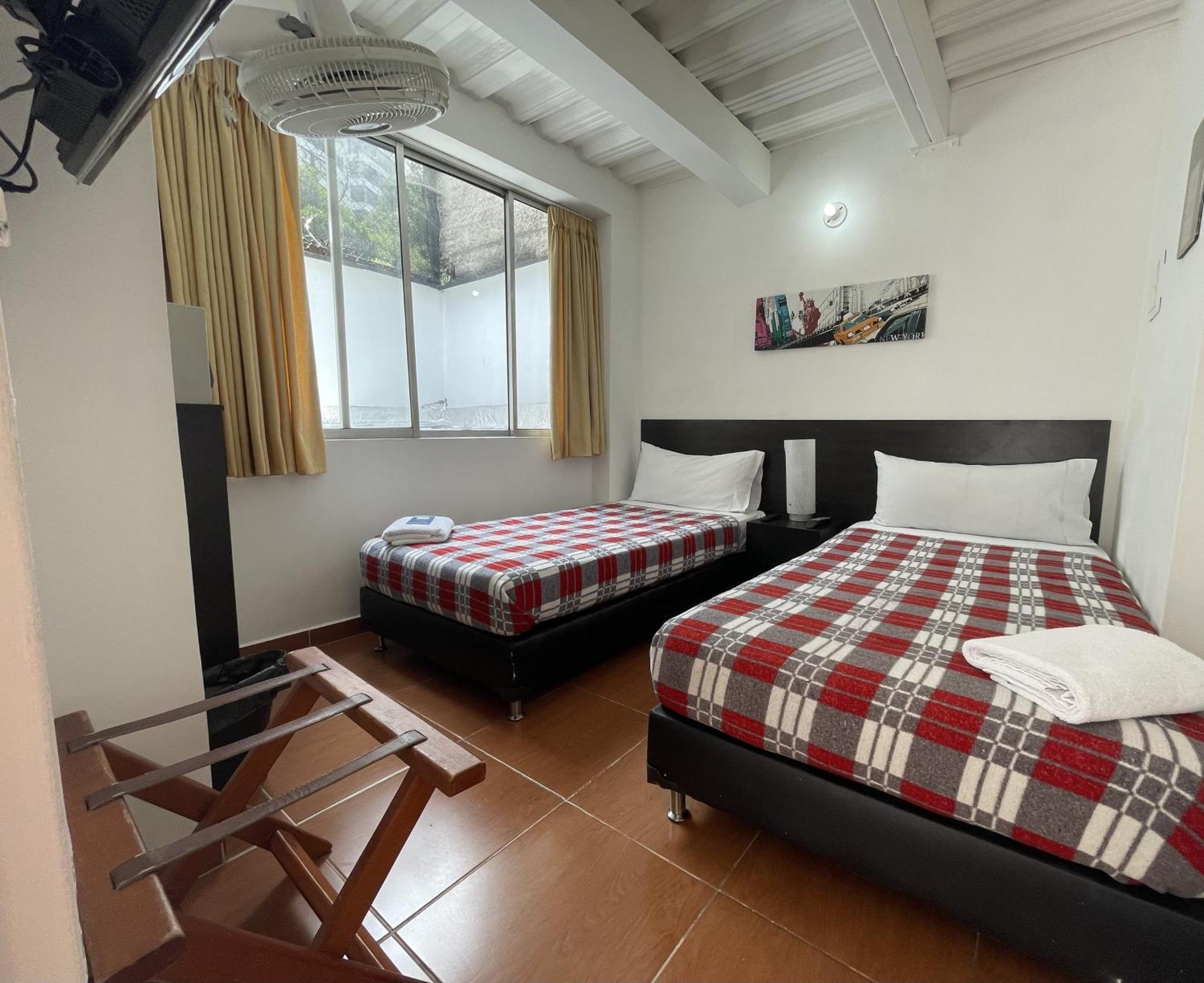 Hostal Lleras Calle 8 Medellín Eksteriør billede