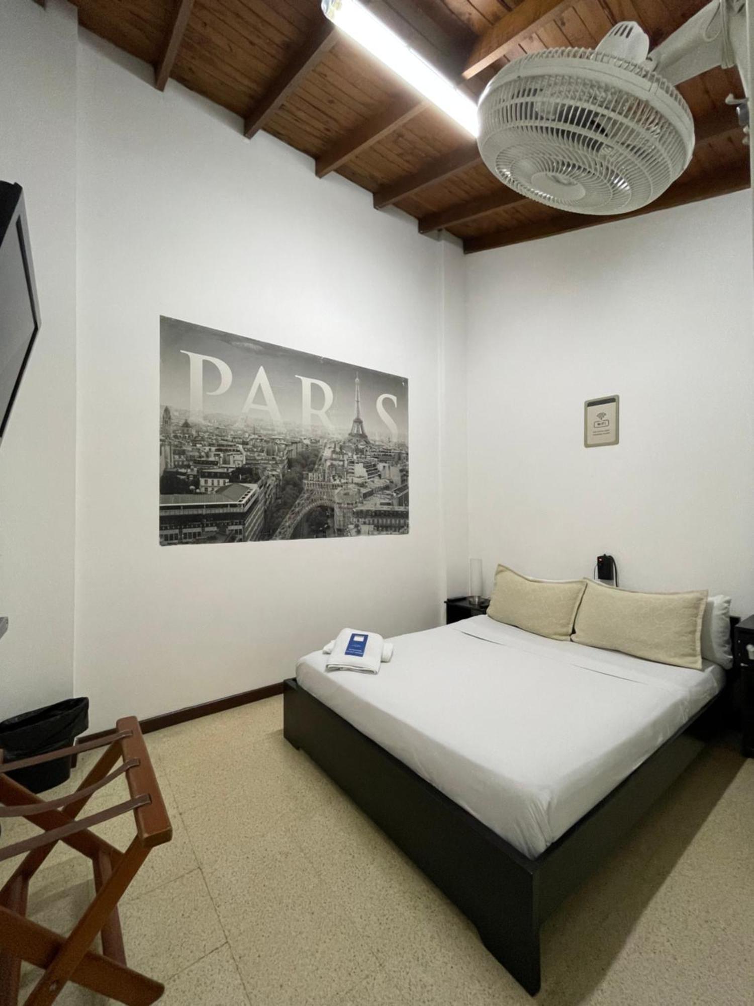 Hostal Lleras Calle 8 Medellín Eksteriør billede