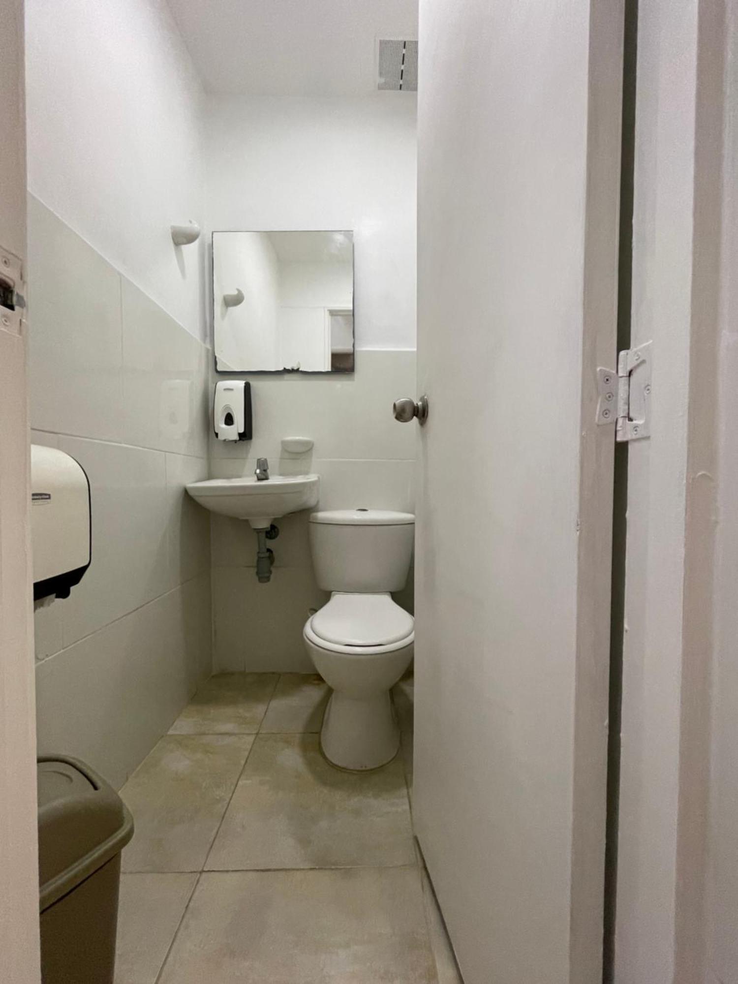 Hostal Lleras Calle 8 Medellín Eksteriør billede