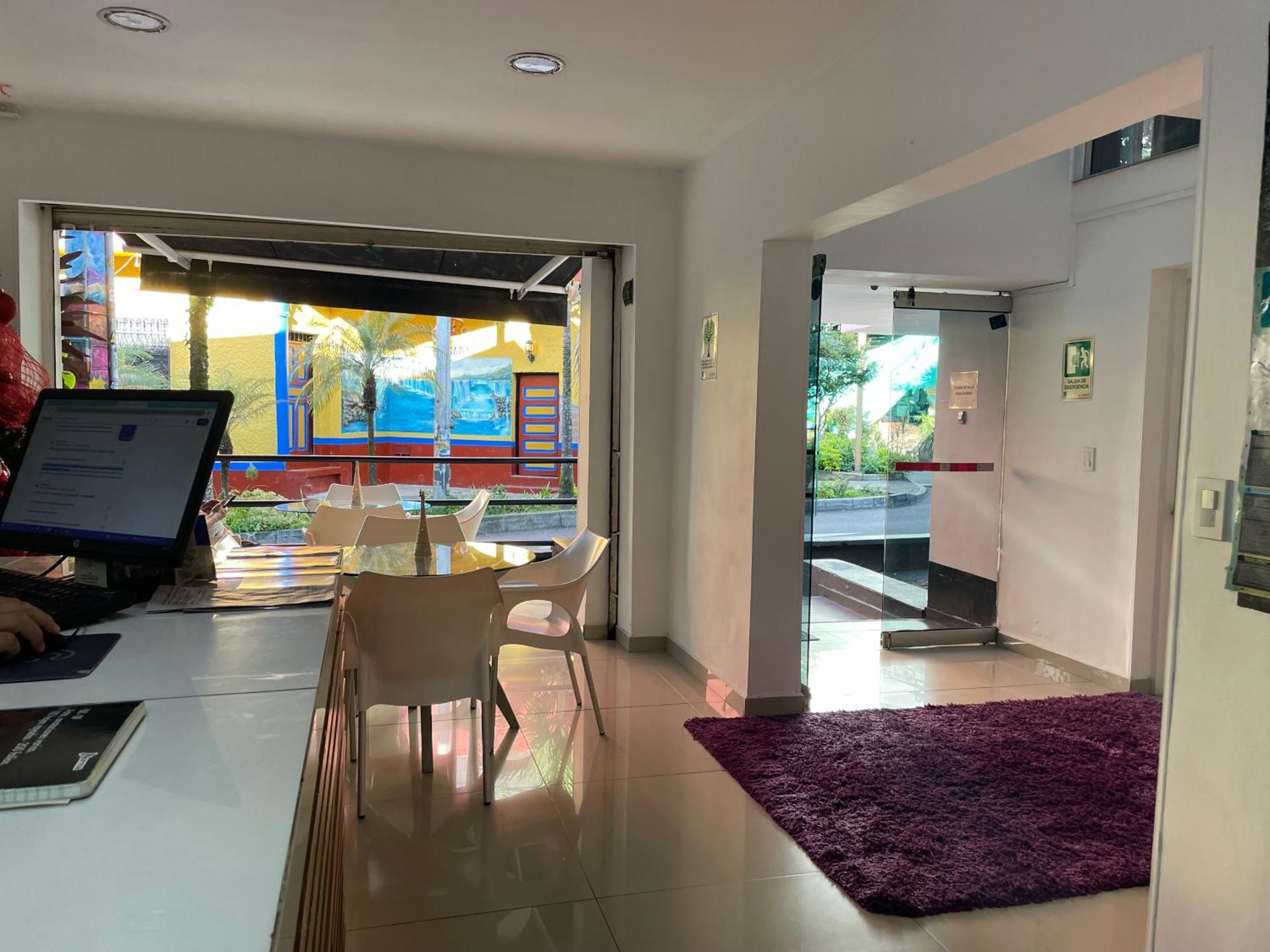 Hostal Lleras Calle 8 Medellín Eksteriør billede