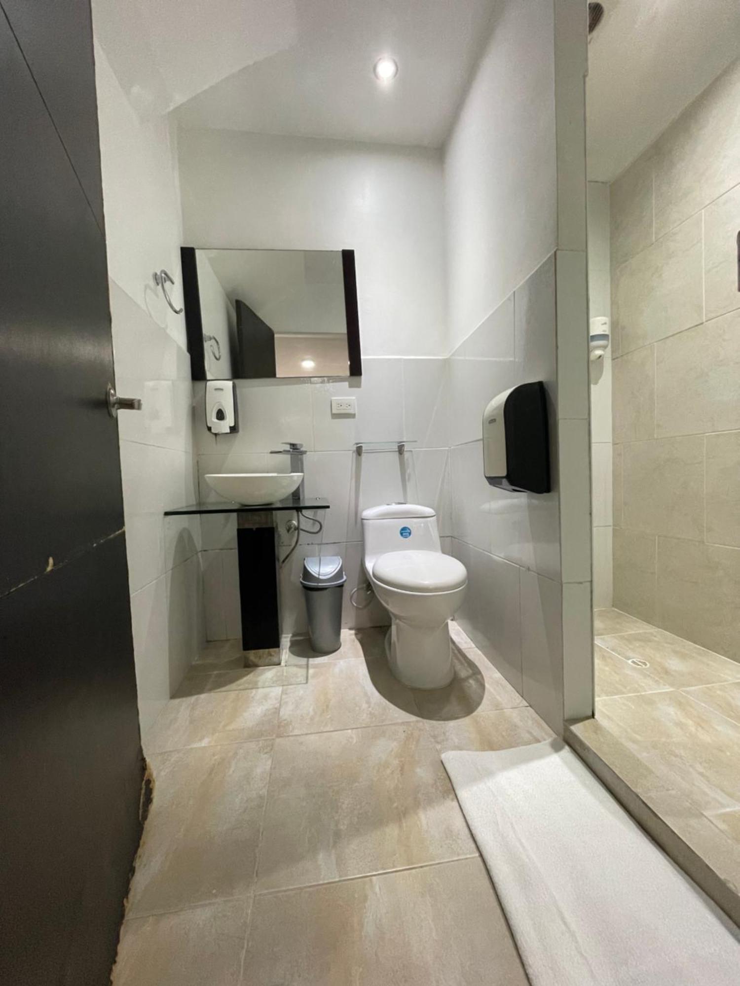 Hostal Lleras Calle 8 Medellín Eksteriør billede