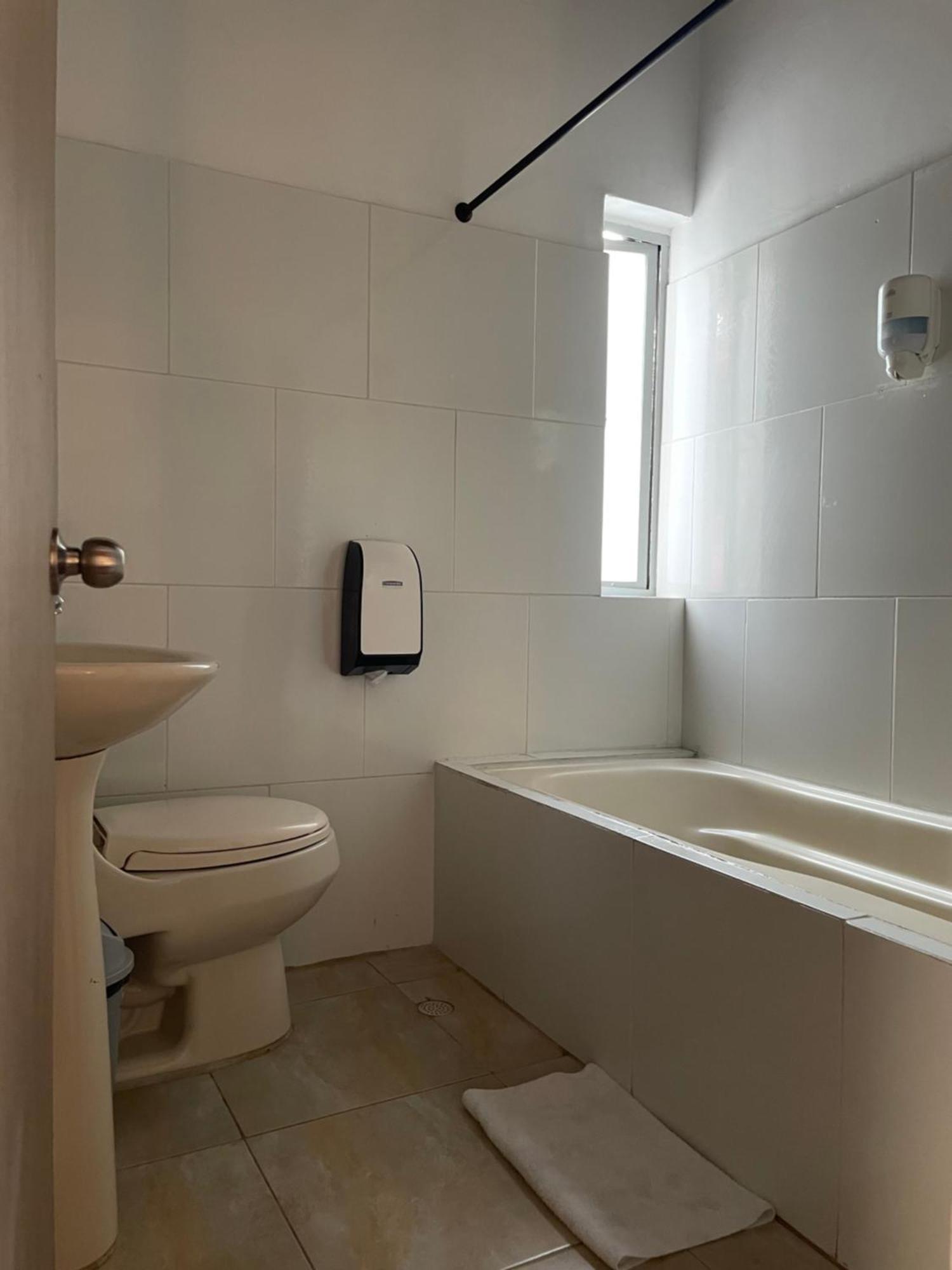 Hostal Lleras Calle 8 Medellín Eksteriør billede