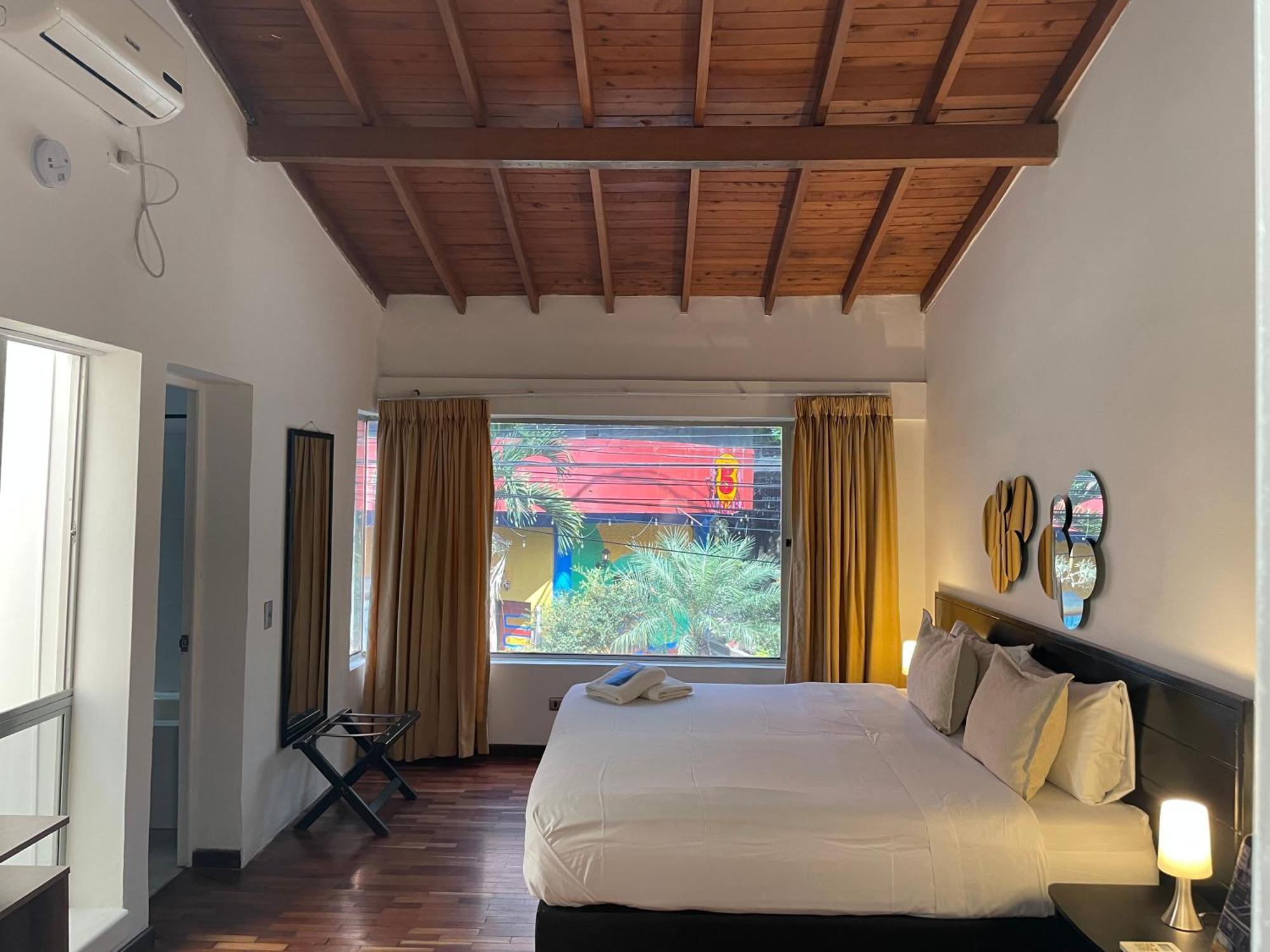 Hostal Lleras Calle 8 Medellín Eksteriør billede