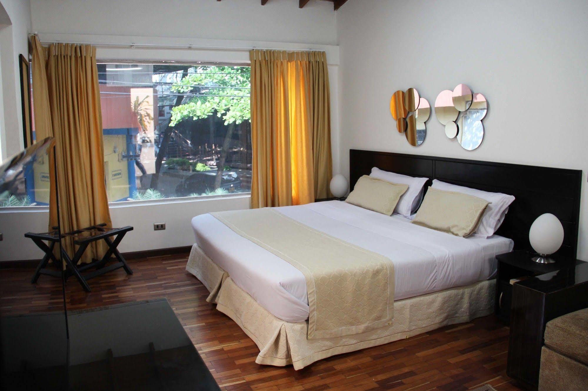 Hostal Lleras Calle 8 Medellín Eksteriør billede