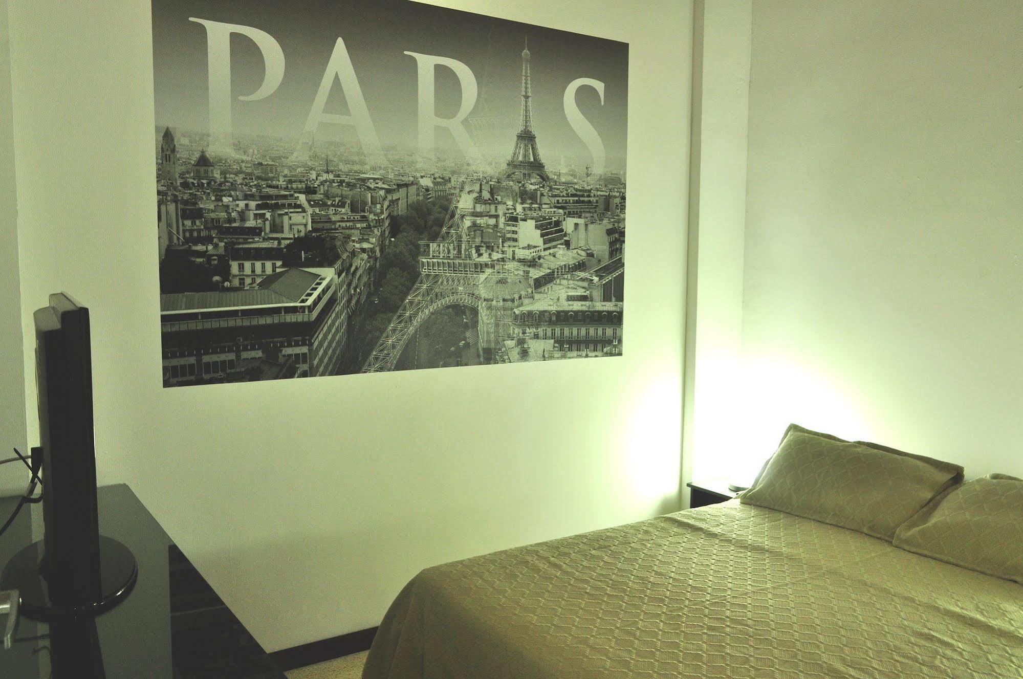 Hostal Lleras Calle 8 Medellín Eksteriør billede