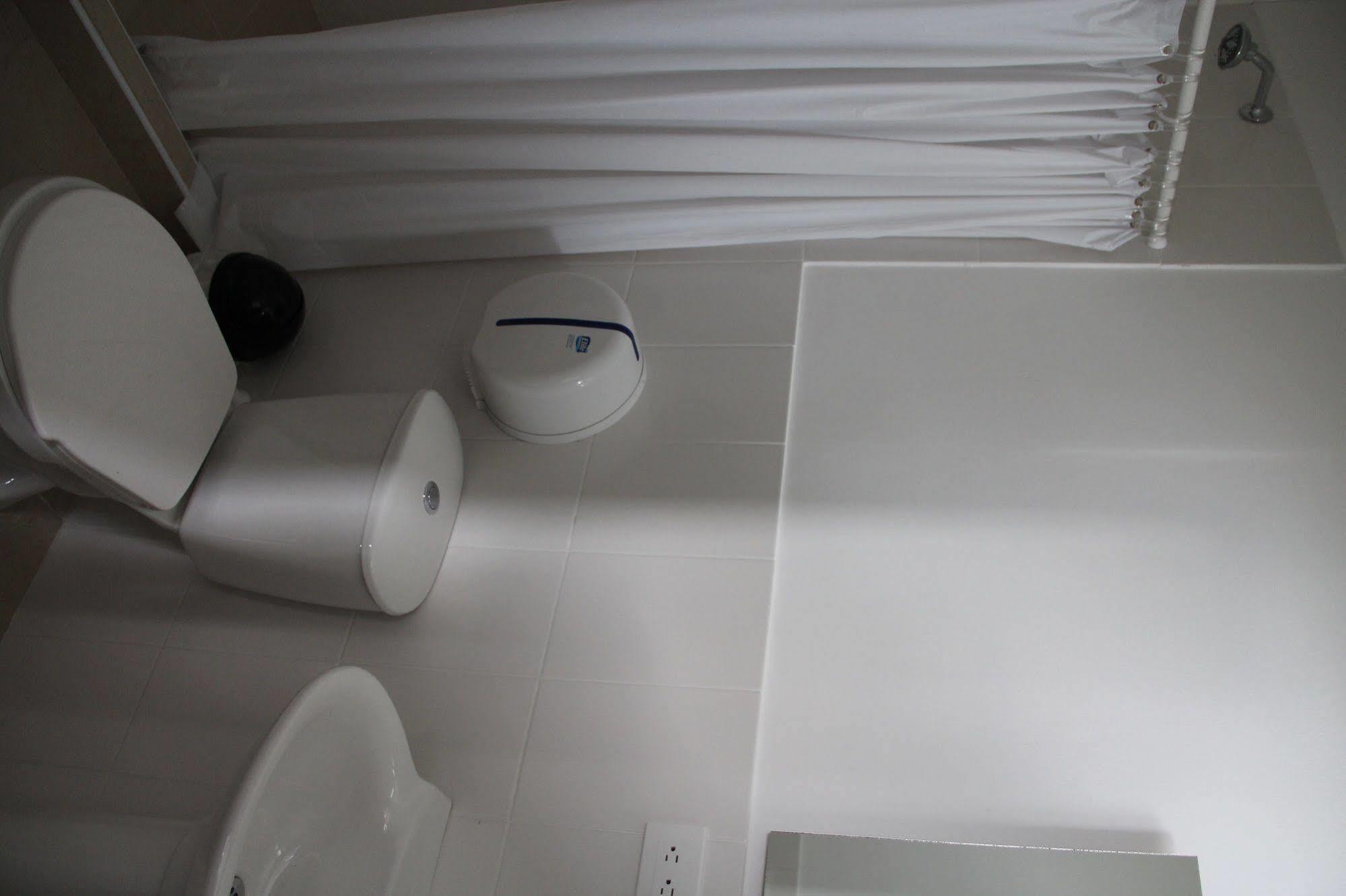 Hostal Lleras Calle 8 Medellín Eksteriør billede