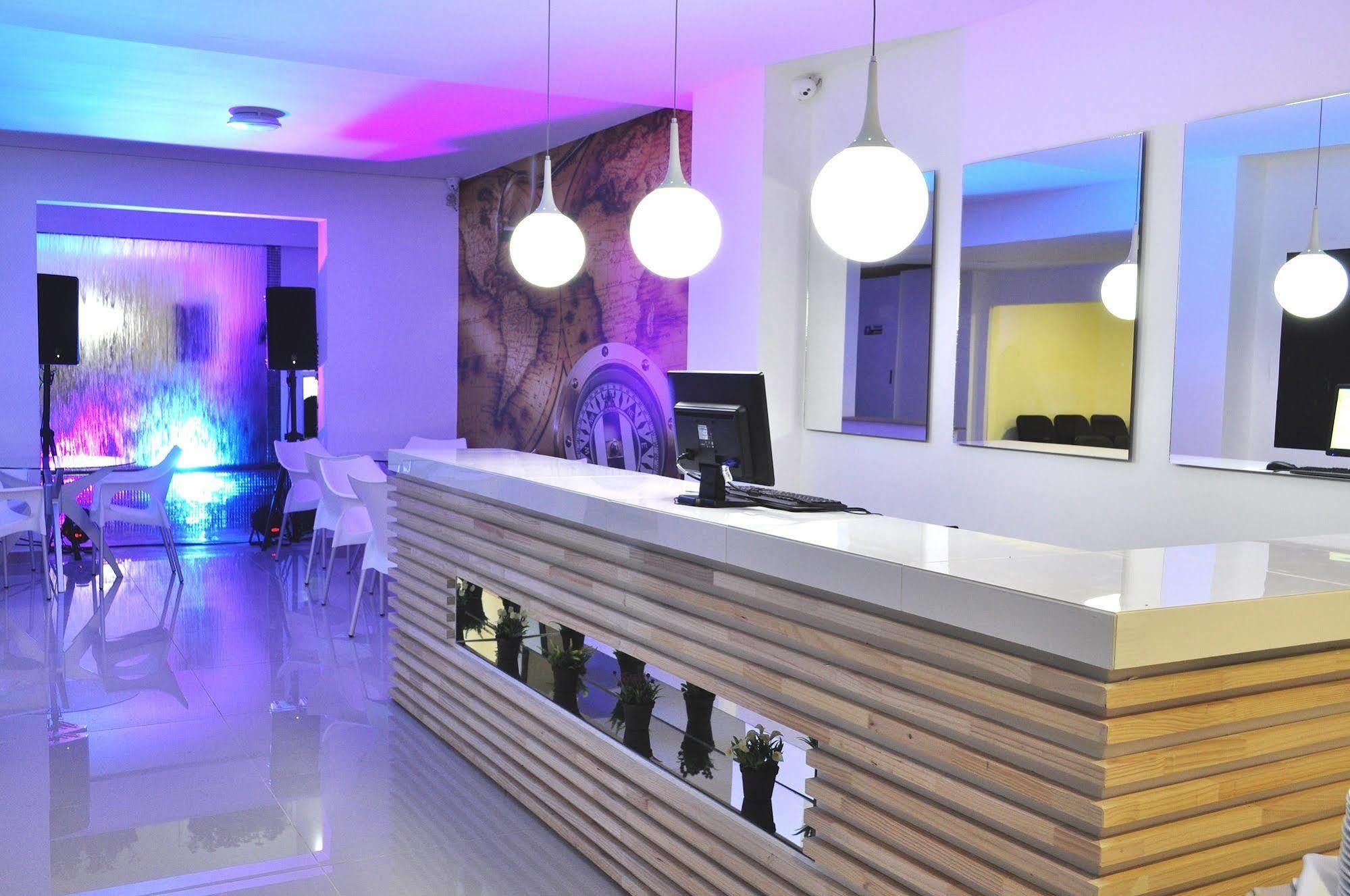 Hostal Lleras Calle 8 Medellín Eksteriør billede