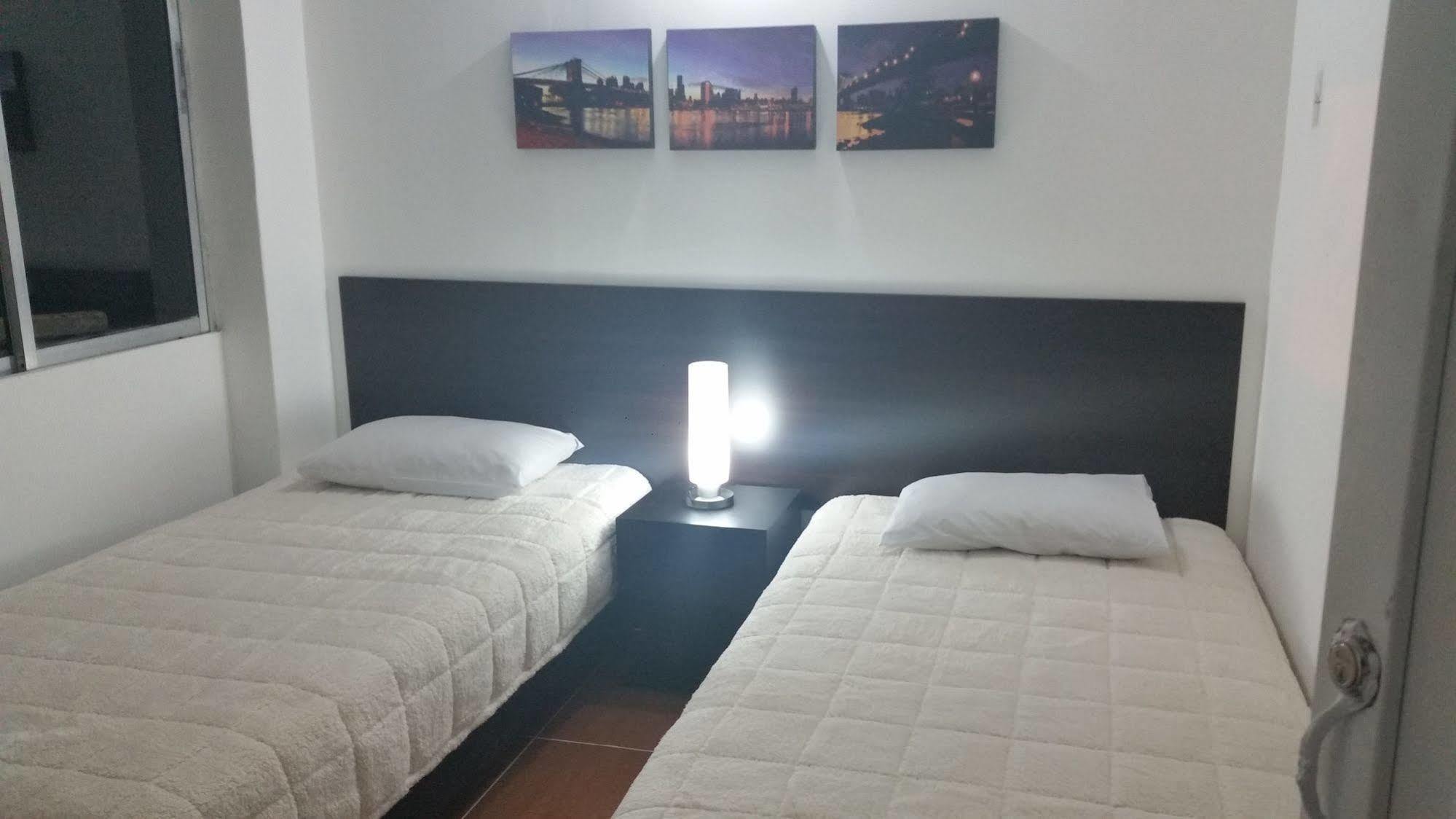 Hostal Lleras Calle 8 Medellín Eksteriør billede